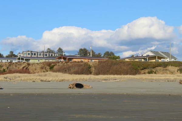 What are the benefits of booking a rental near UK historical sites?